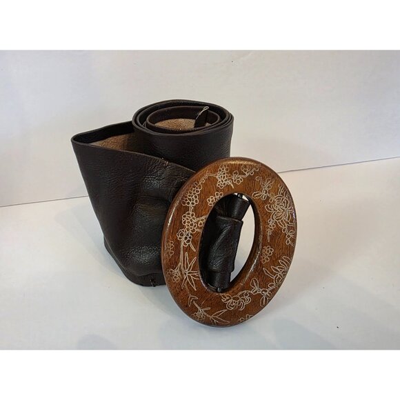 Wide Brown Leather Belt With Floral Engraved Wooden Buckle - Picture 3 of 7